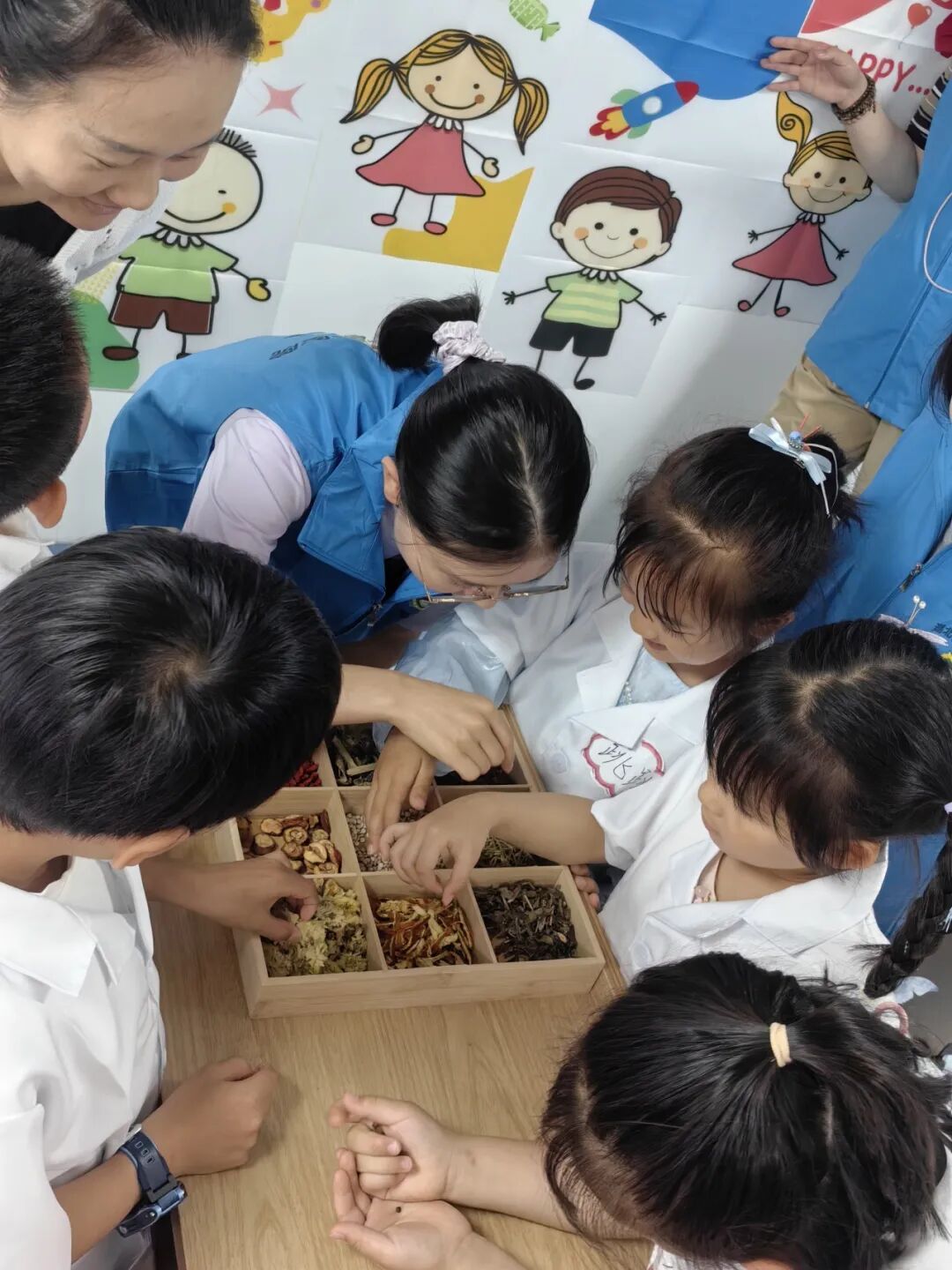 探秘药房奇妙之旅，童心守护健康不打烊，小小药师上线！沉浸式解锁用药安全小知识