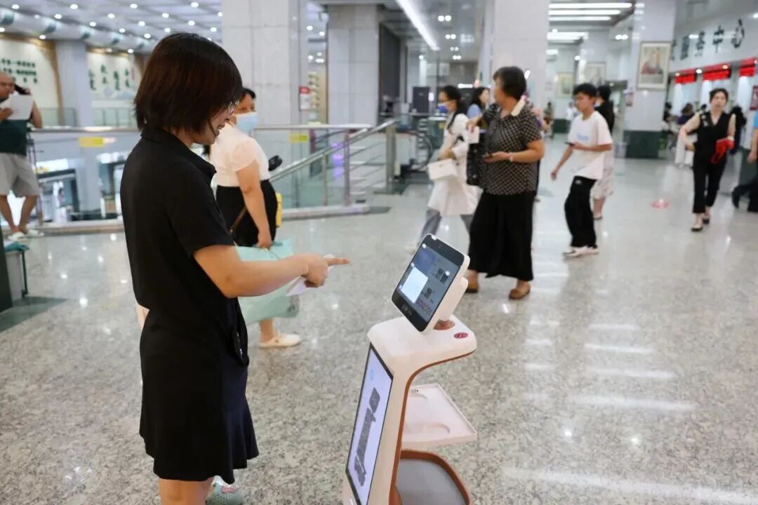 千年智慧遇见未来科技——广西中医药大学第一附属医院「中医 AI 智慧服务体验区」正式开放