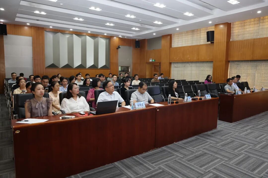 广西医科大学第一附属医院成功举办《医学臻善大讲坛》-青年人才沙龙暨自治区人才项目申报经验交流会
