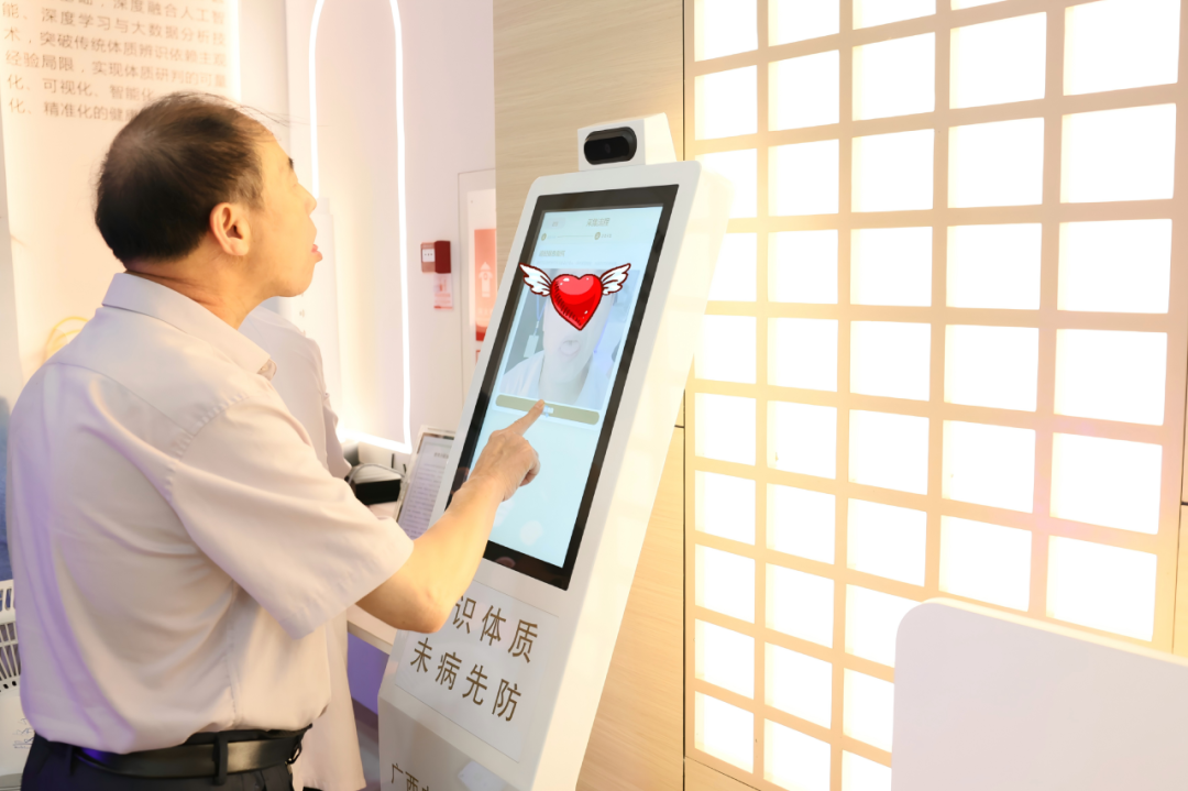 千年智慧遇见未来科技——广西中医药大学第一附属医院「中医 AI 智慧服务体验区」正式开放