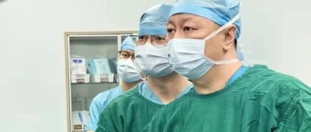 36 岁男子半夜反复晕倒，竟查出「老年脑」！医生：问题出在……