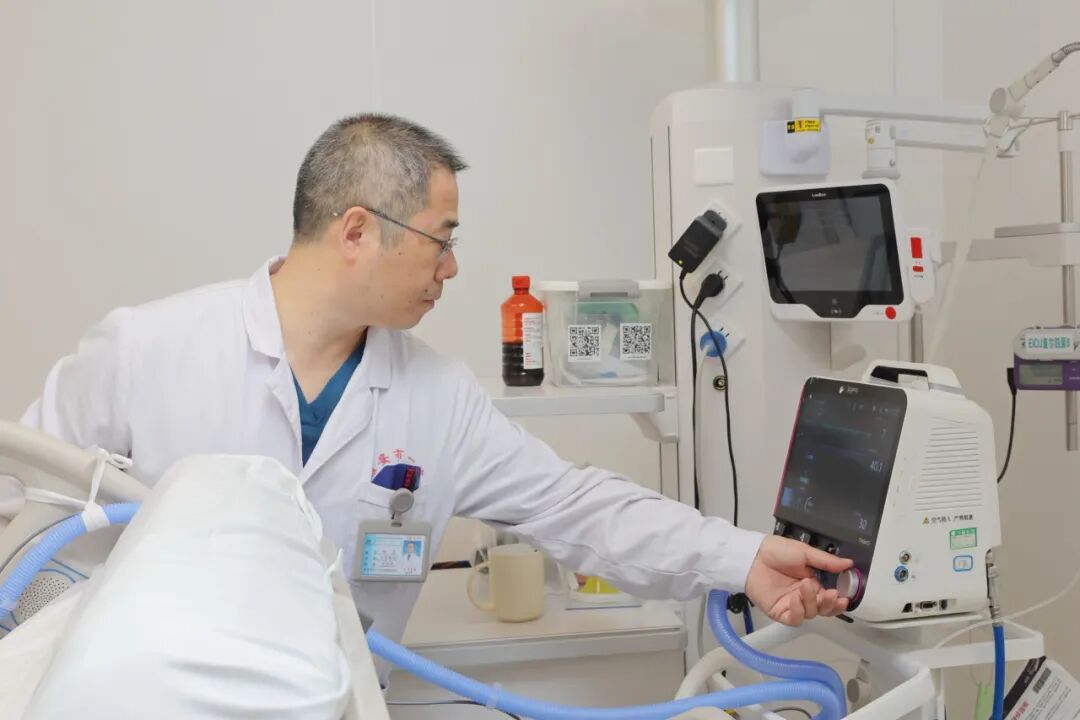 肺功能几近「罢工」——淮安市一院 EICU17 分钟架起「人工心肺」