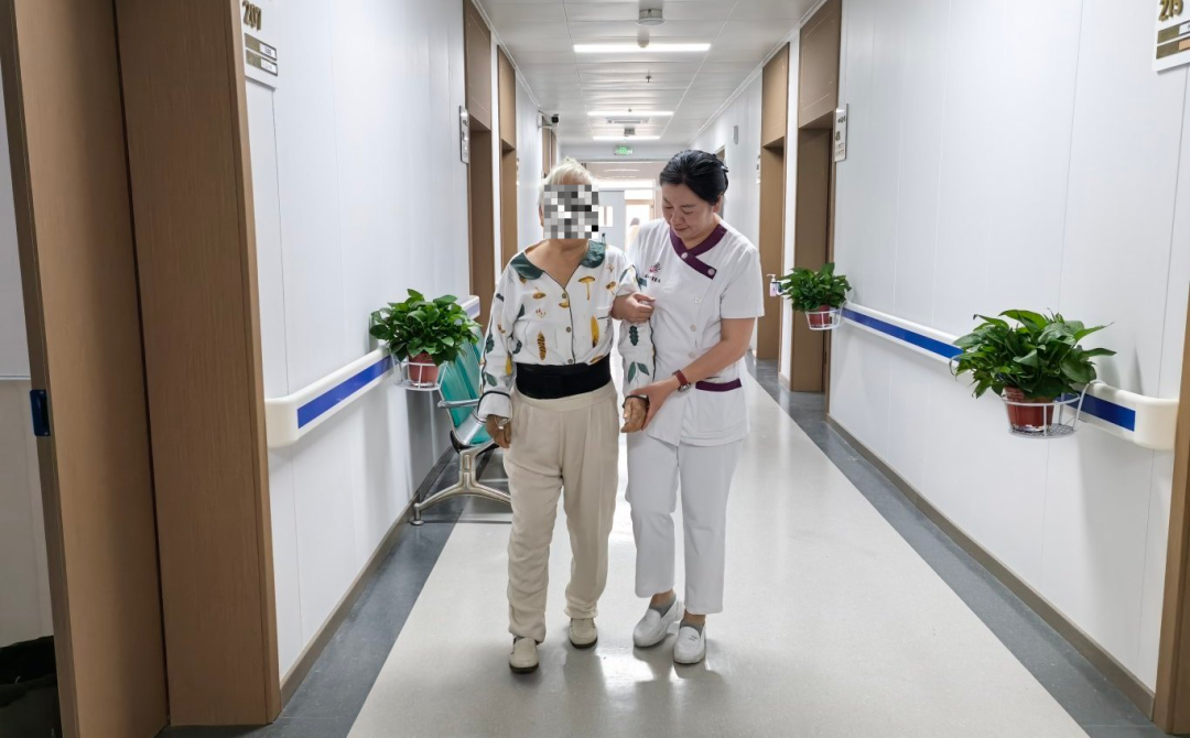 undefined 七旬老人被腰痛困到寸步难行,UBE 微创让她重获行走自由!