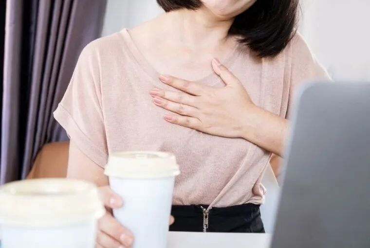 女主播深夜直播突然下线,120 送入急诊!「心脏快得要跳出来」,这种病越来越多年轻人「中招」