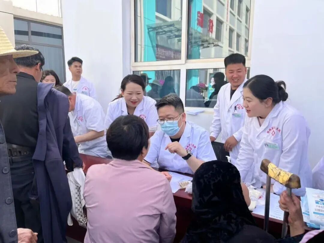 苏州九龙医院义诊助学公益在甘肃举行