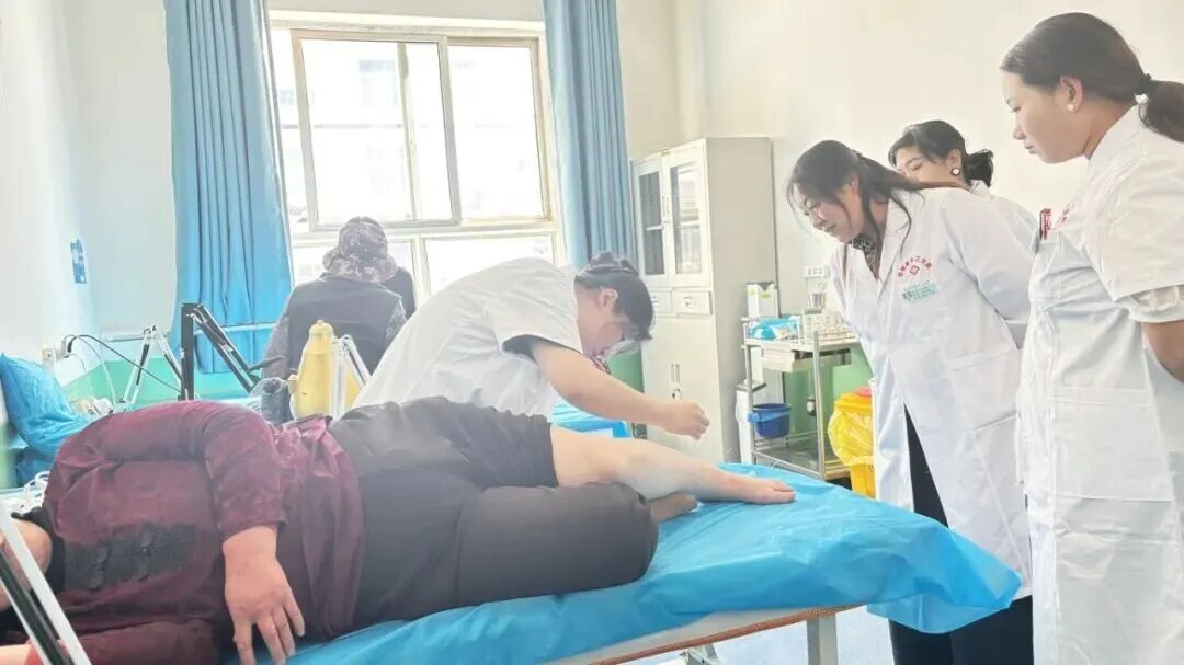 苏州九龙医院义诊助学公益在甘肃举行