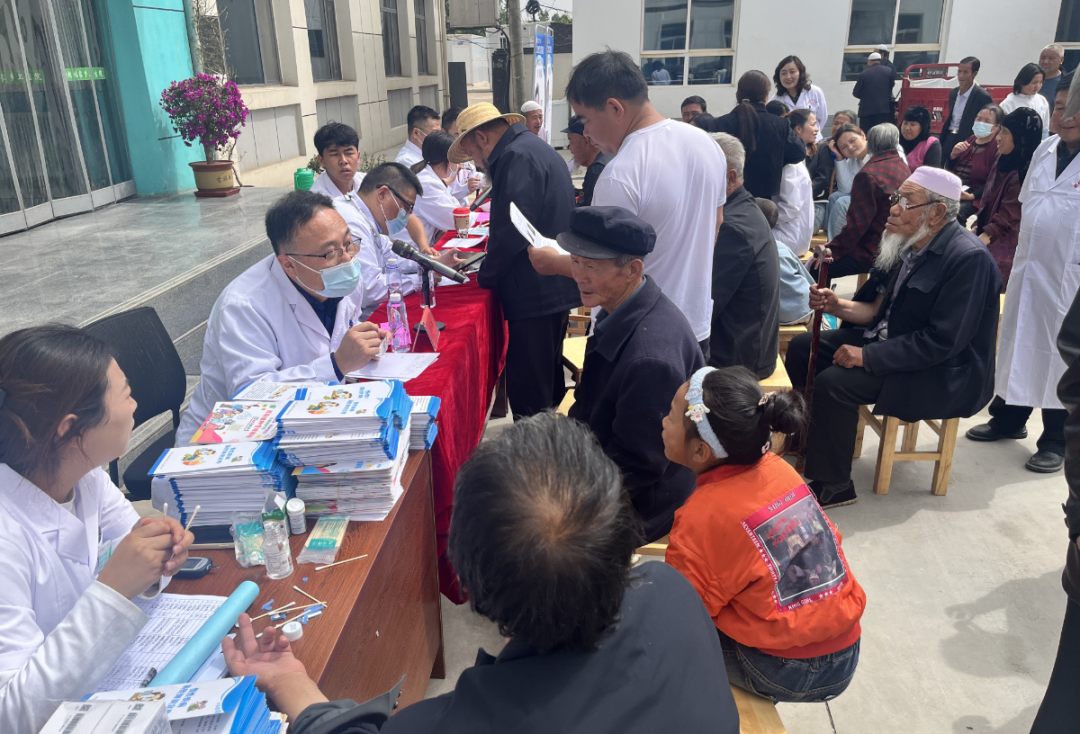 苏州九龙医院义诊助学公益在甘肃举行
