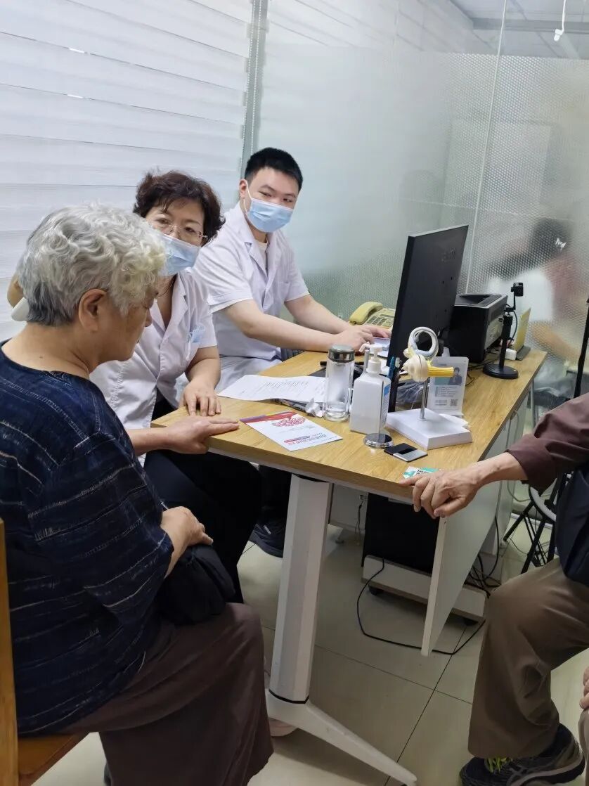 关爱眩晕健康 义诊暖心同行 | 河科大二附院开展全国眩晕日公益义诊活动
