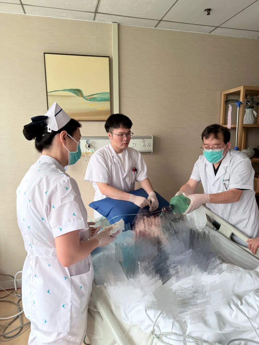 争分夺秒,生死竞速!燕达医院全科医学科抢救大咯血窒息高龄患者