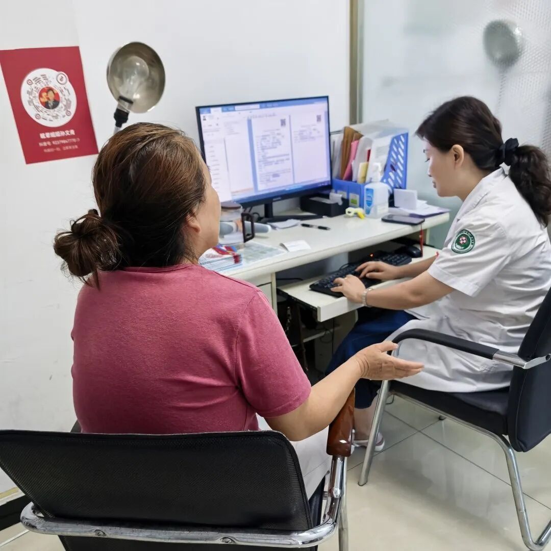 关爱眩晕健康 义诊暖心同行 | 河科大二附院开展全国眩晕日公益义诊活动