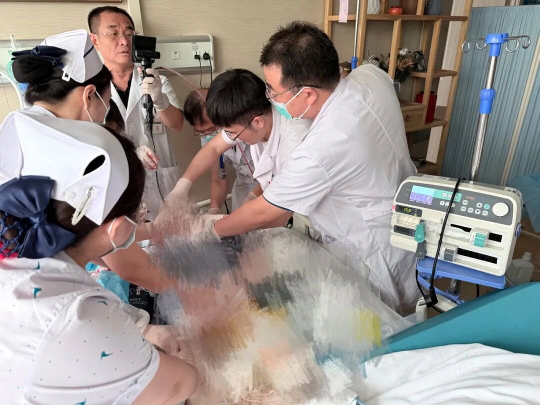 争分夺秒,生死竞速!燕达医院全科医学科抢救大咯血窒息高龄患者