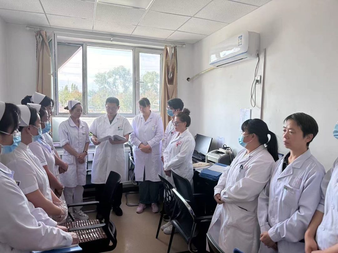 【我身边的医生】二十六载急诊路,初心不改为民情——记 142 团分院急诊科主任肖林