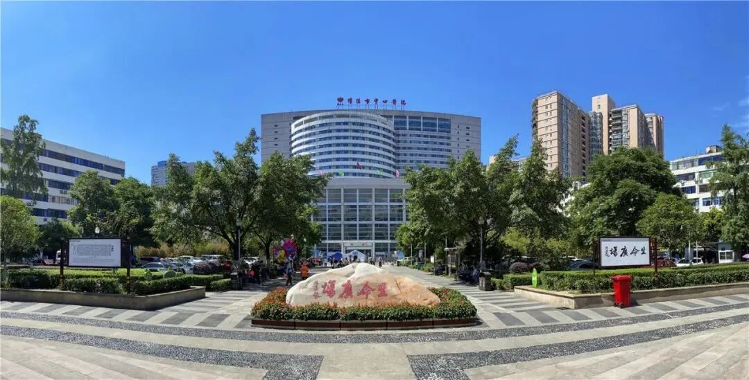 携「凶手」就医!梓潼六旬老人遭毒蛇咬伤,市中心医院精准救治脱险情