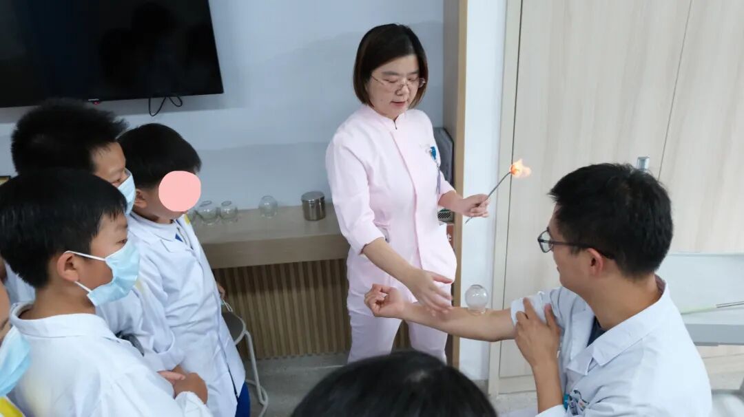 一场穿越中西医的沉浸式研学之旅在深圳市妇幼保健院顺利开启
