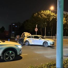 两度危难伸援手    白衣护士显担当