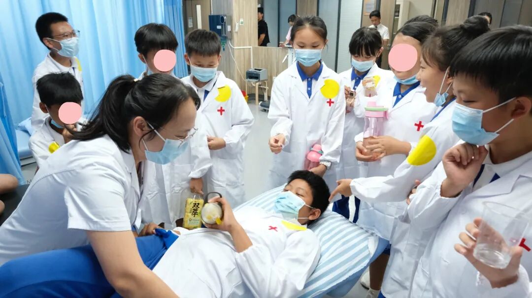 一场穿越中西医的沉浸式研学之旅在深圳市妇幼保健院顺利开启