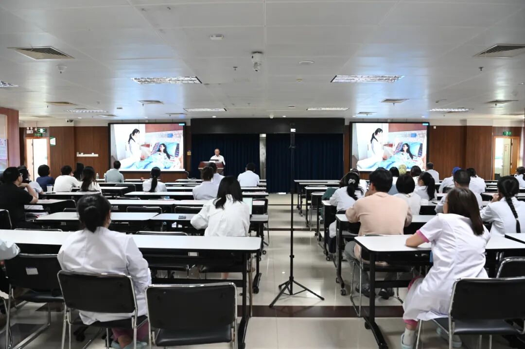 深圳市妇幼保健院开展查房行为礼仪专项培训