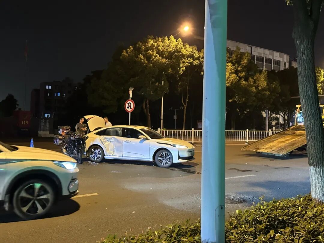两度危难伸援手 白衣护士显担当