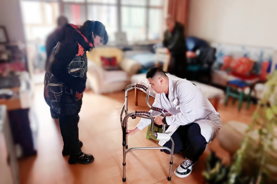 【人文故事】离百姓最近的白衣天使:一名党员家庭医生的生命守护