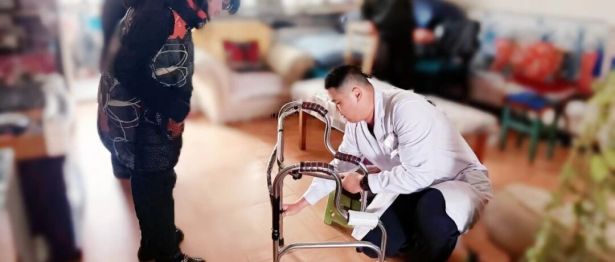 【人文故事】离百姓最近的白衣天使：一名党员家庭医生的生命守护