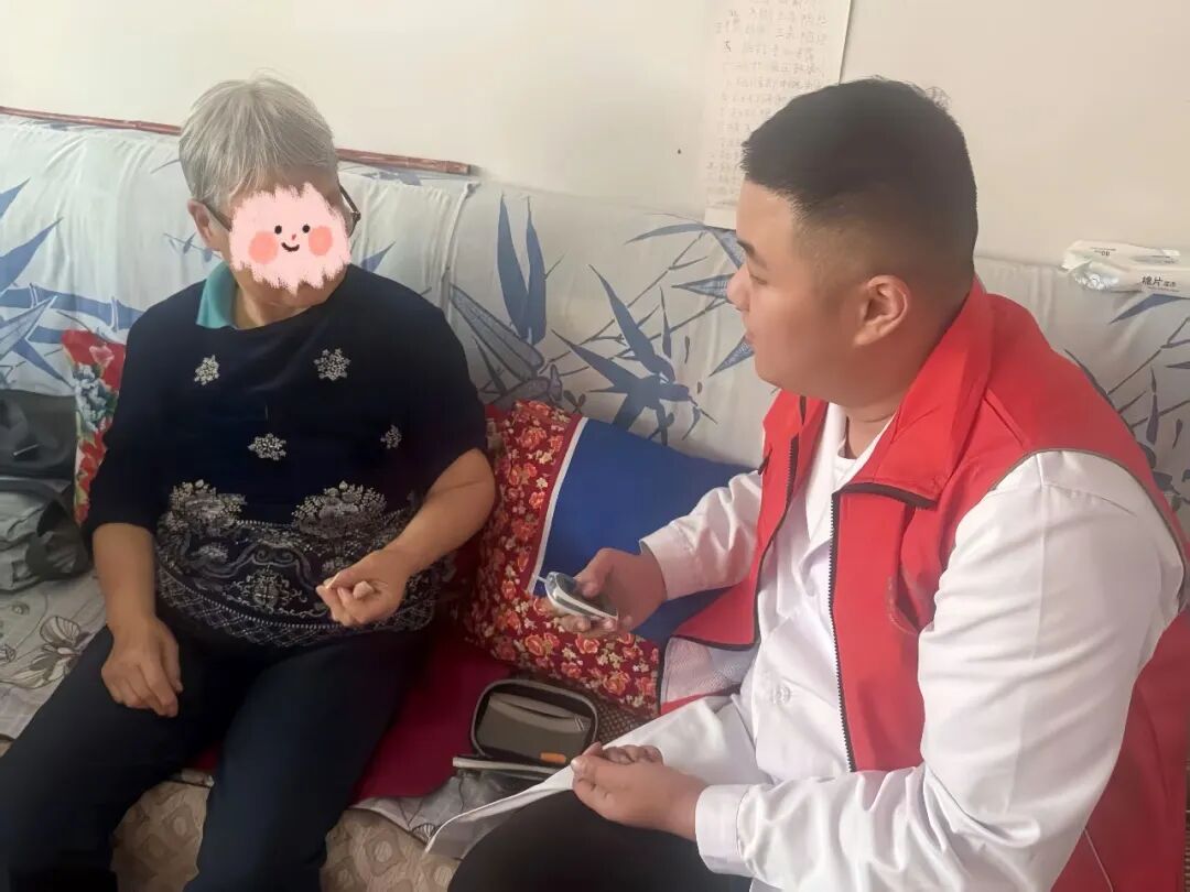 【人文故事】离百姓最近的白衣天使:一名党员家庭医生的生命守护