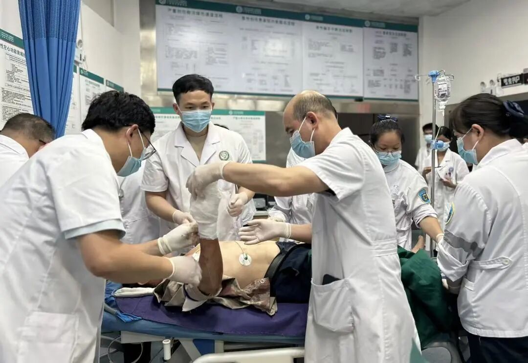 【守护健康】高速机器致右手严重毁损伤，我院多学科协作力保患者生命