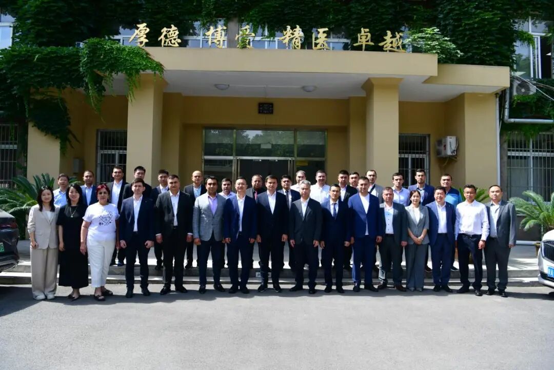 「友谊跨山海 医术共精进」——中乌腔镜微创技术联合培训项目顺利开展