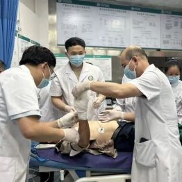 【守护健康】高速机器致右手严重毁损伤，我院多学科协作力保患者生命