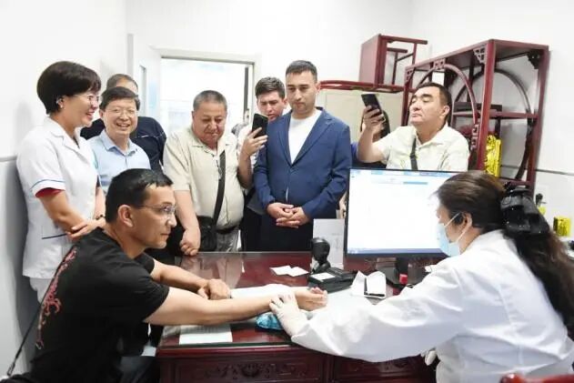 「友谊跨山海 医术共精进」——中乌腔镜微创技术联合培训项目顺利开展