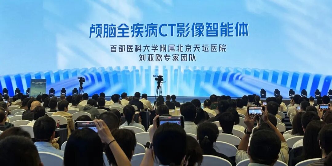 引爆国家级医疗 AI 发布会的「小君医生」是谁？