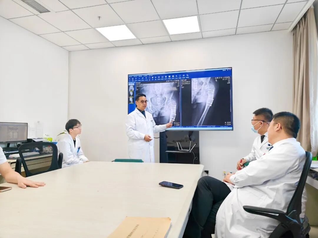 【叙事医疗】专家纪事：展筋续骨的生命回响——记医院党委委员、副院长何斌