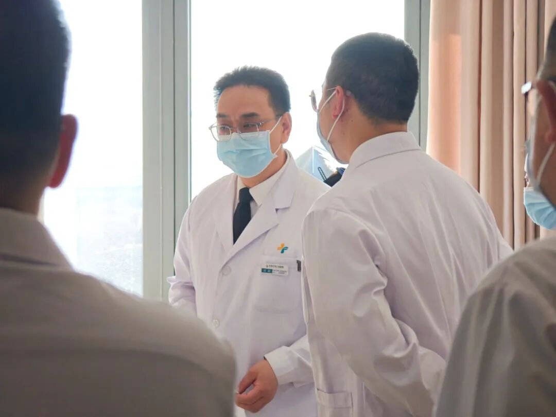 【叙事医疗】专家纪事：展筋续骨的生命回响——记医院党委委员、副院长何斌