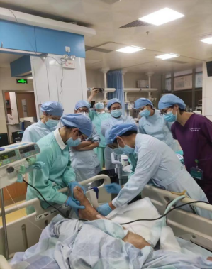【匠心守护·平凡之光⑭】别人不敢靠近的伤口,梁燕筠一俯身就是二十年
