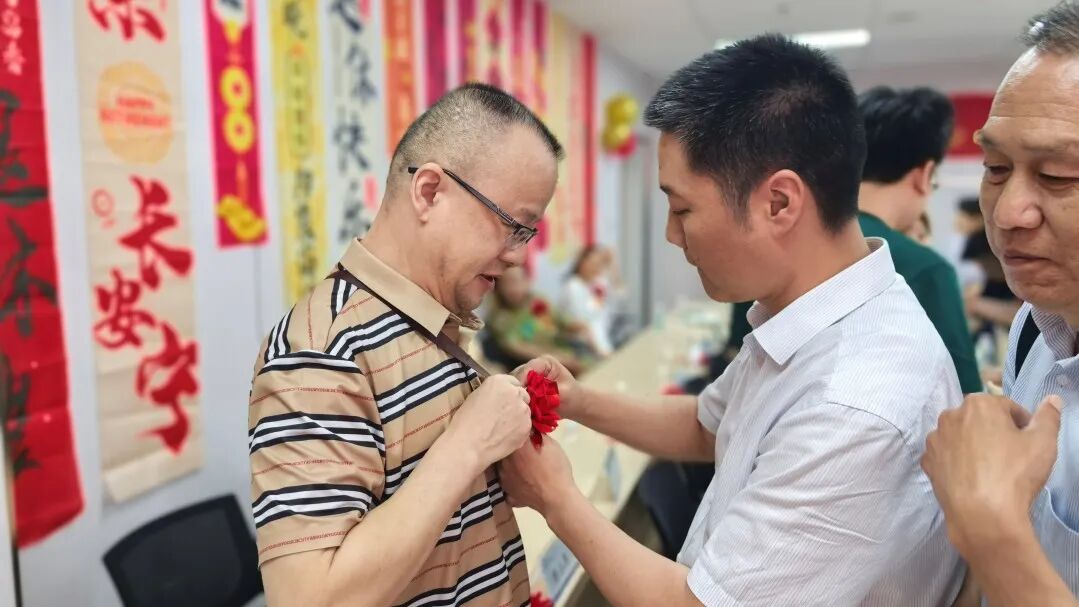 感恩奉献 致敬芳华——湖北省第三人民医院举行 2026 年上半年职工荣休仪式