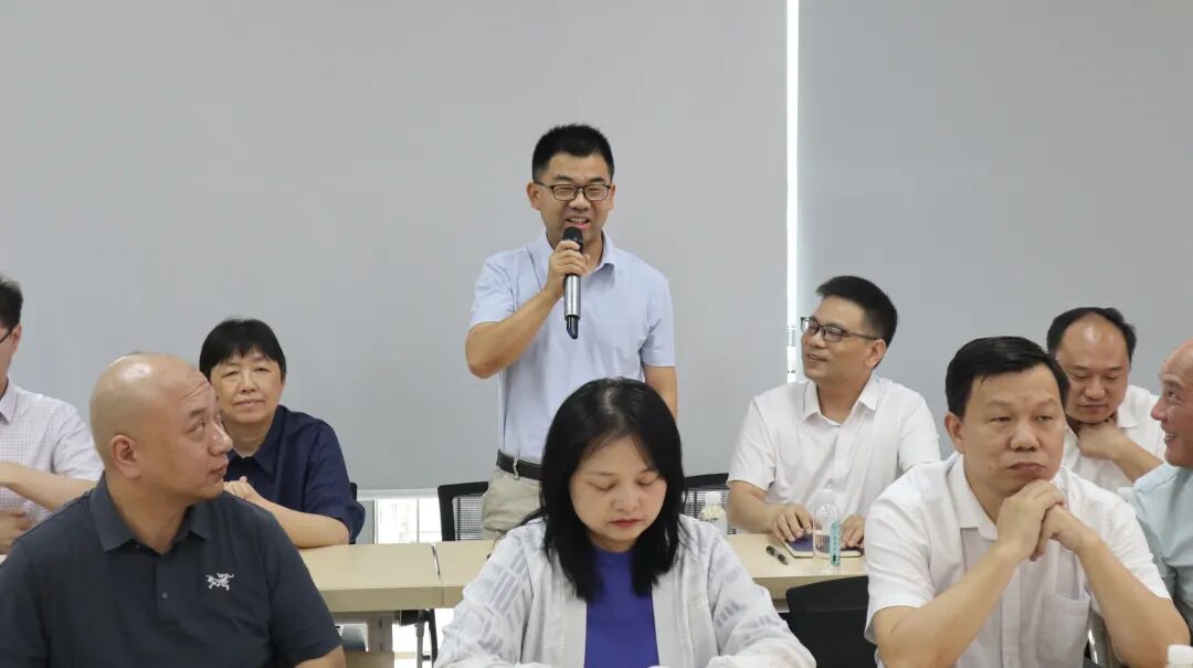 感恩奉献 致敬芳华——湖北省第三人民医院举行 2026 年上半年职工荣休仪式