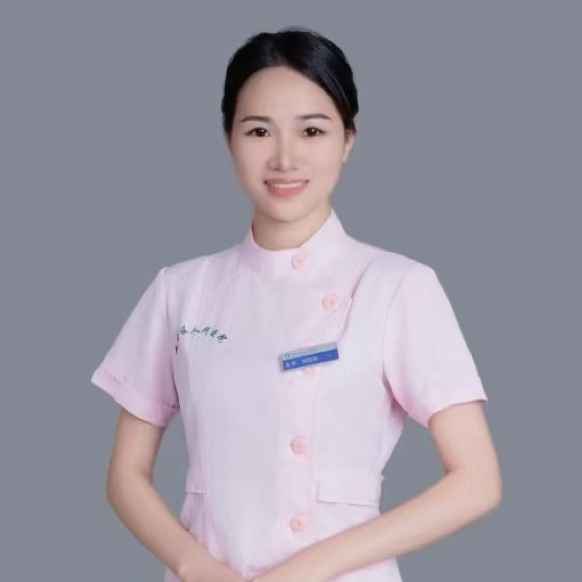 【匠心守护·平凡之光⑮】儿科病房里的「魔术手」柯宝荣：口袋里的贴纸，指尖上的推拿，让孩子不再害怕医院