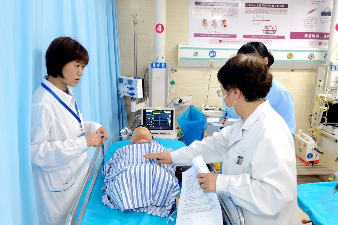 院内新闻丨防汛进行时:我院护理部举行山洪暴发批量伤员救治应急演练