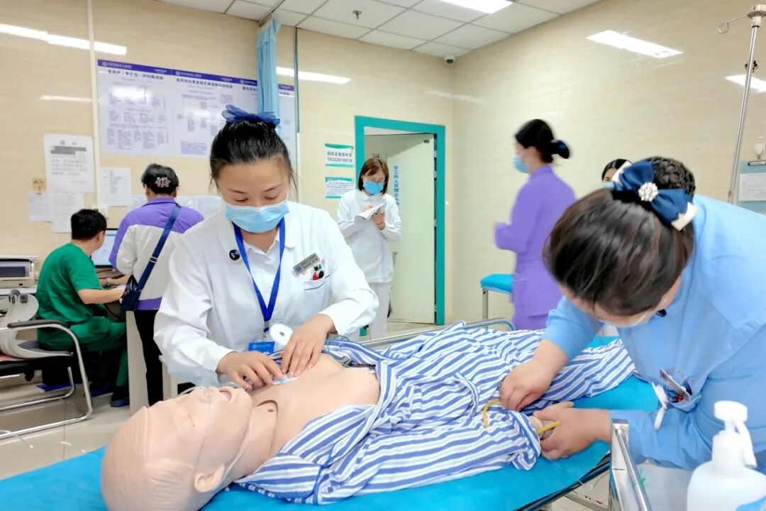 院内新闻丨防汛进行时:我院护理部举行山洪暴发批量伤员救治应急演练