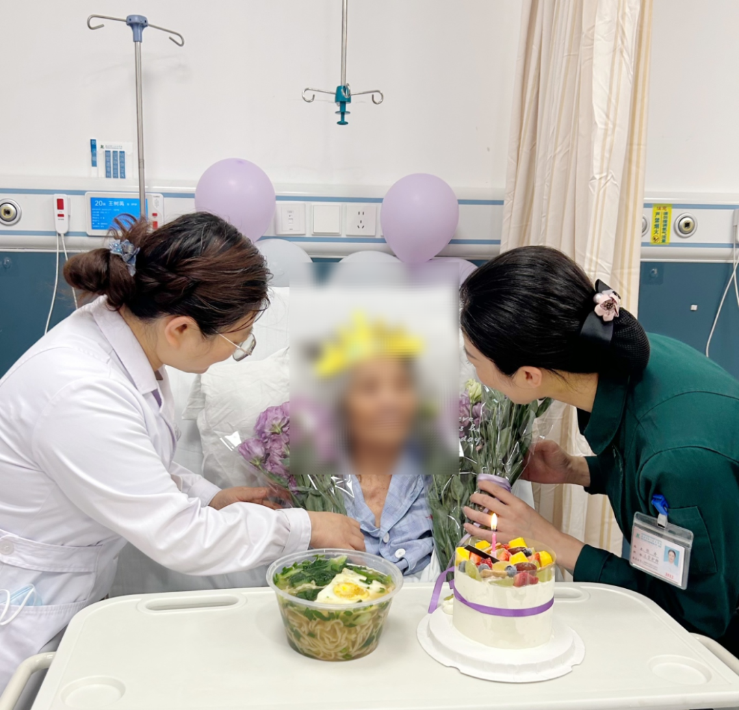 「祝您生日快乐!」淮安市一院急诊医学科为九十岁老人庆生