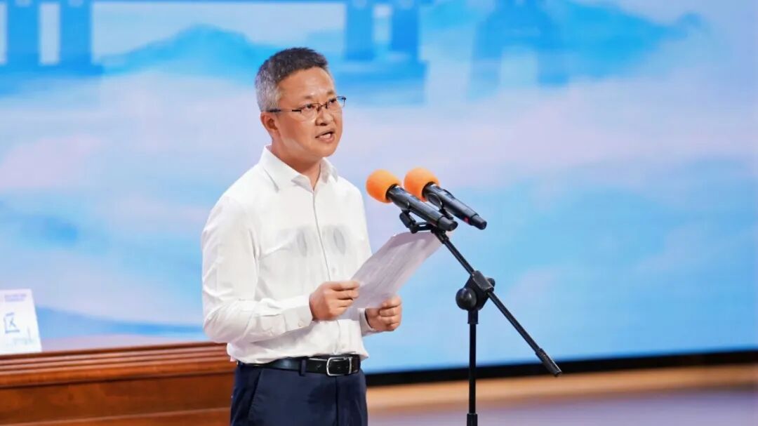 校地携手共建医疗新高地 重庆大学黔江医院签约授牌仪式成功举办!