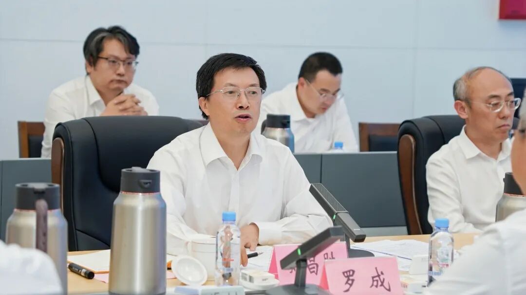 校地携手共建医疗新高地 重庆大学黔江医院签约授牌仪式成功举办!