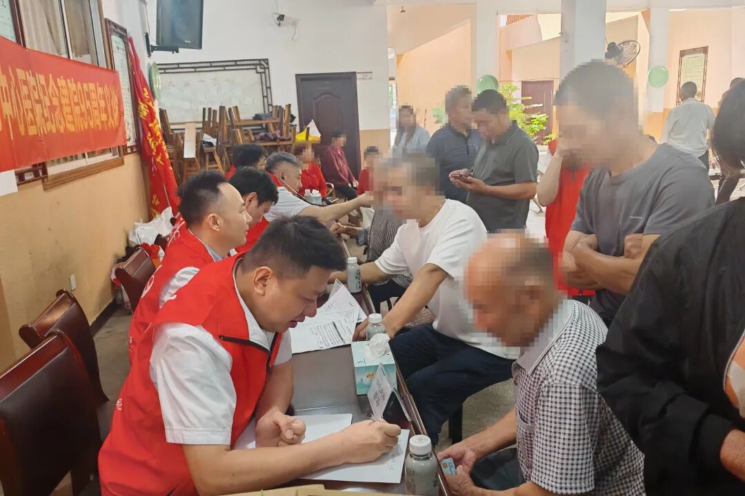 追寻万里足迹 赓续公心医脉——联合义诊走进龙泉大窑村