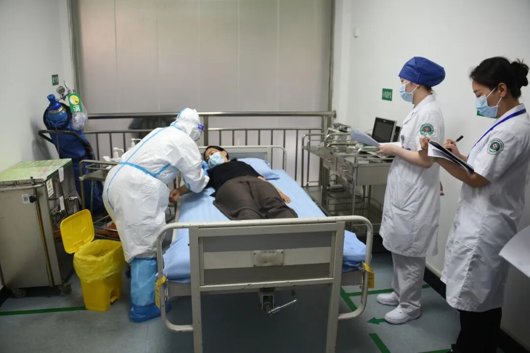 强化应急能力 守护群众健康 | 河科大二附院开展发热门诊输入性传染病应急处置演练