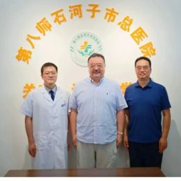 【科室动态】加拿大工程院院士孟庆虎教授到我院关节·运动医学科指导机器人辅助关节置换工作