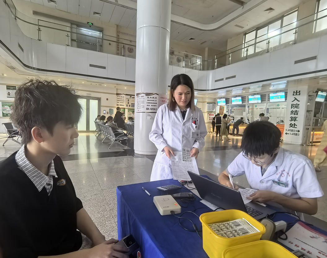 近 5 万毫升,为生命续航!二附院百余名职工撸袖献血,温暖守护