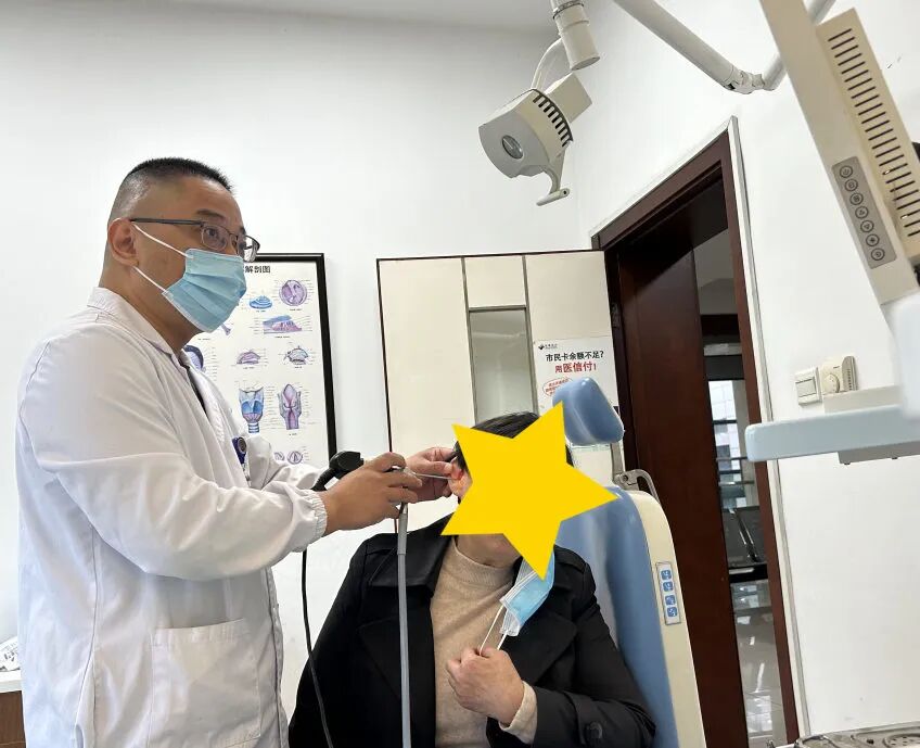 耳朵反复「进水」、听力下降？56 岁阿姨一直当「中耳炎」治！结果竟是脑子长了颗鸡蛋大的肿瘤