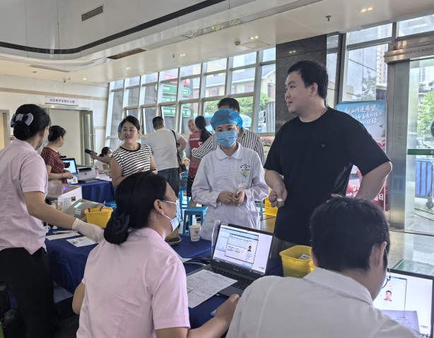 近 5 万毫升,为生命续航!二附院百余名职工撸袖献血,温暖守护