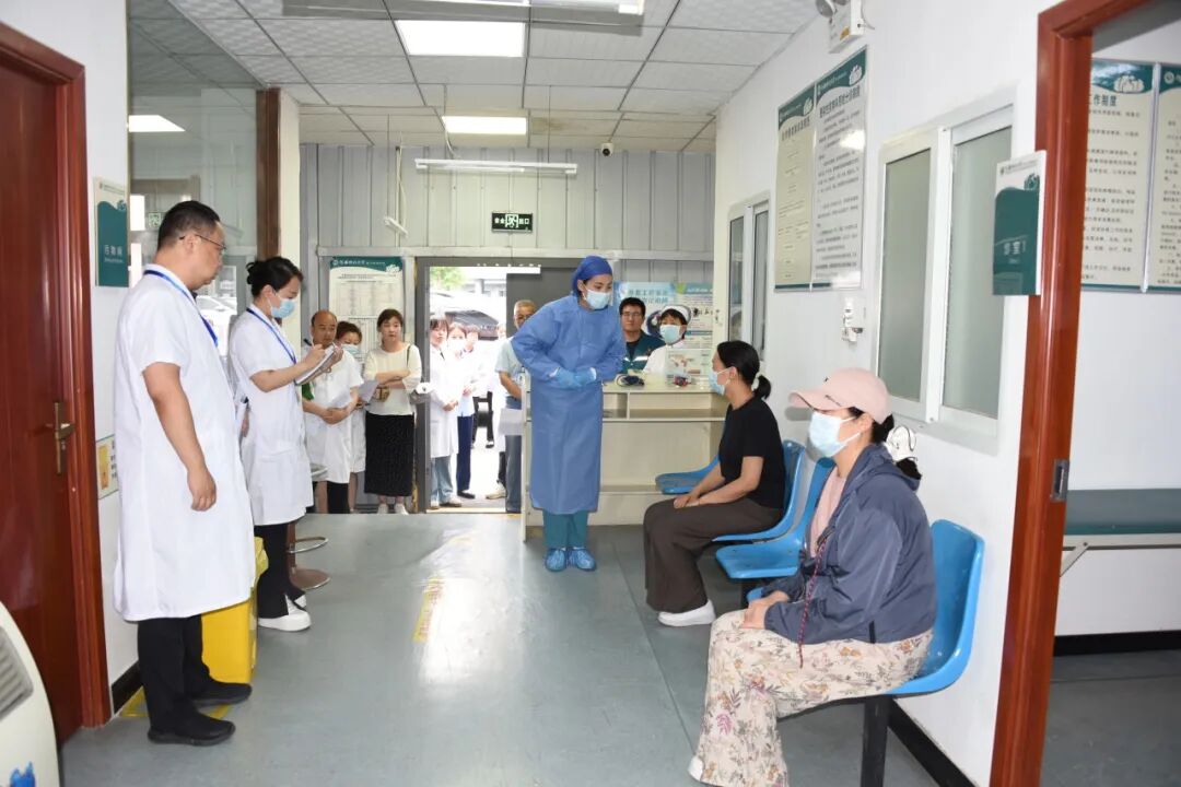 强化应急能力 守护群众健康 | 河科大二附院开展发热门诊输入性传染病应急处置演练