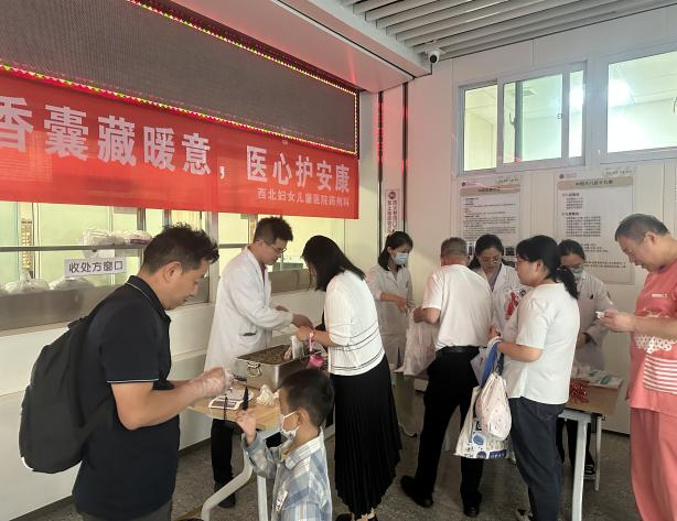 「香囊藏暖意，医心护安康」我院药剂科开展端午自制香囊主题活动