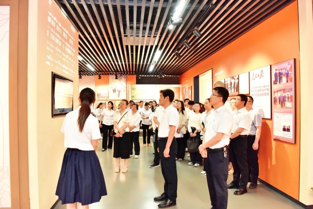 追寻楷模足迹 淬炼医者初心 —— 我院组织党员干部赴黄文秀先进事迹展馆开展沉浸式研学